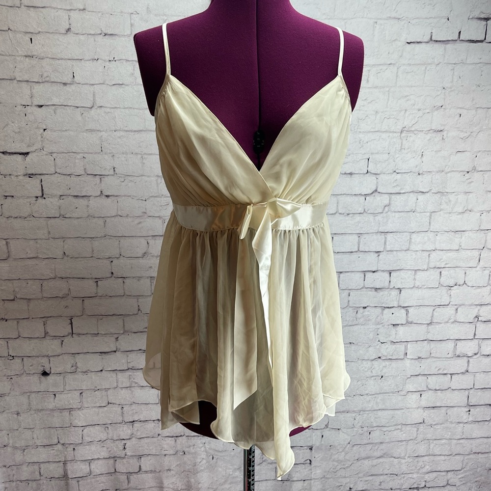 Fredericks of Hollywood size Large babydoll top Nightgown cream